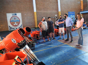 Banco de Herramientas: el Intendente entregó equipos y maquinarias a emprendedores locales