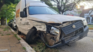 Un auto y una camioneta chocaron en pleno Acceso Oeste