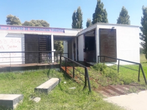 TRES DETENIDOS POR ROBAR REJAS DE UN PREDIO MUNICIPAL