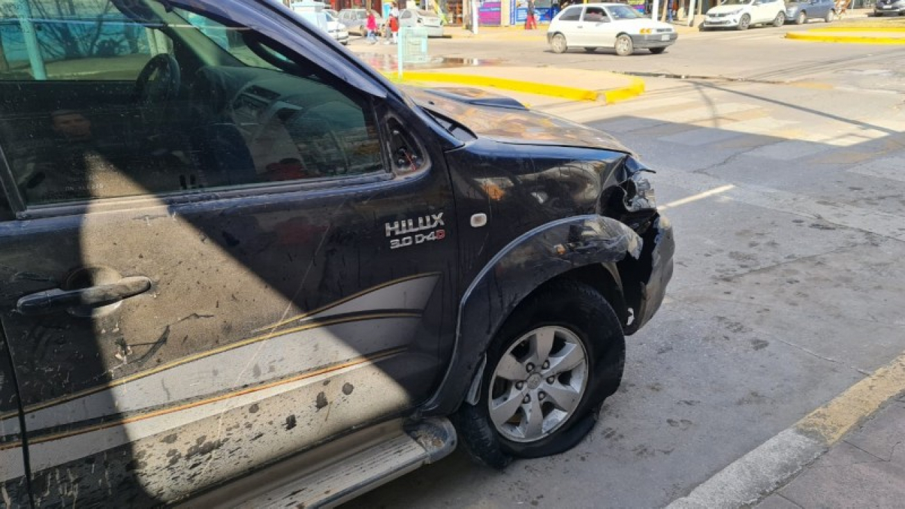 Violento choque frontal en Ruta 28 dejó a un joven motociclista gravemente herido