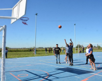Se inauguró un nuevo playón deportivo en la zona de la escuela del barrio Cañada de Arias