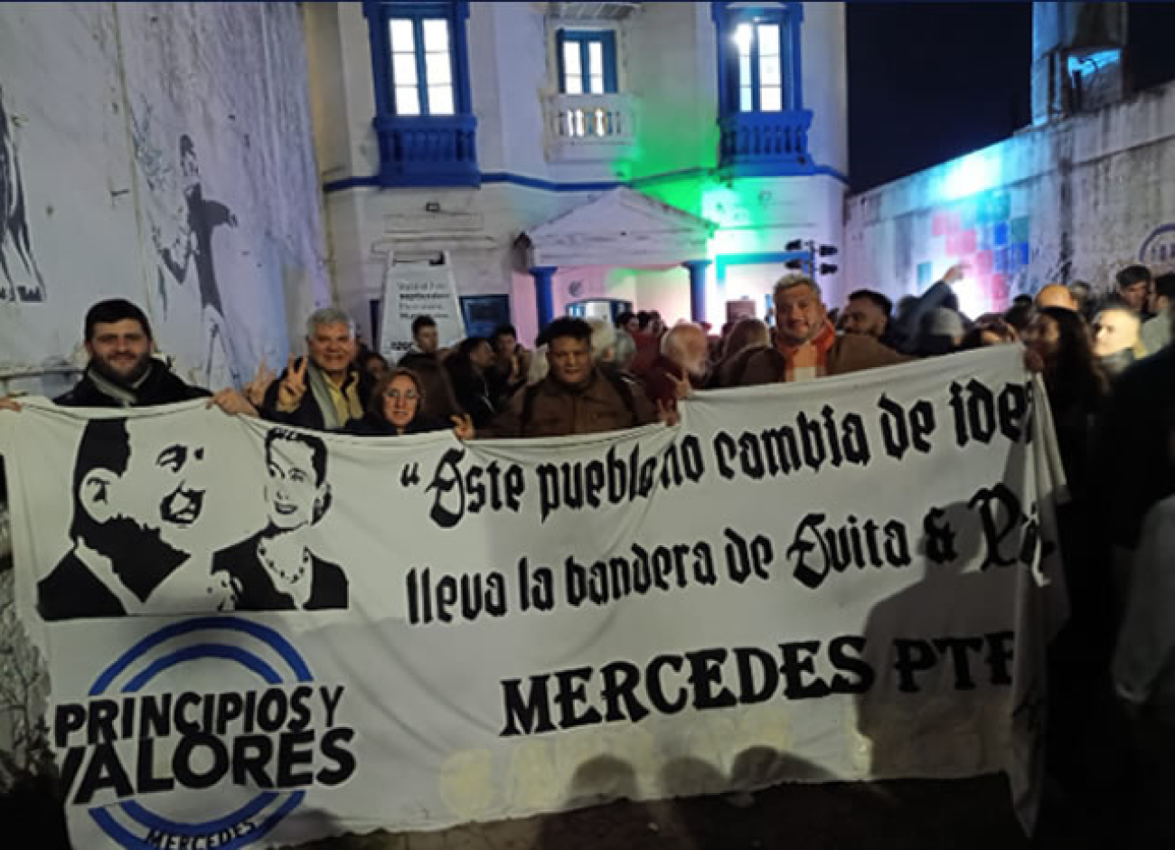 Mercedes celebra la victoria de Fuerza Patria y el triunfo de su consejero escolar