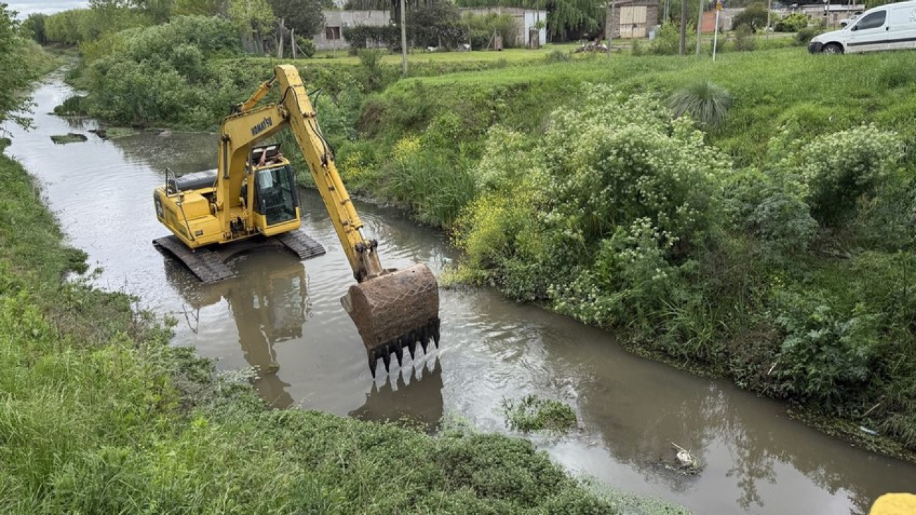 San Andrés de Giles: Obras de prevención ante el fenómeno "El Niño" con limpieza del Arroyo Giles y mantenimiento urbano