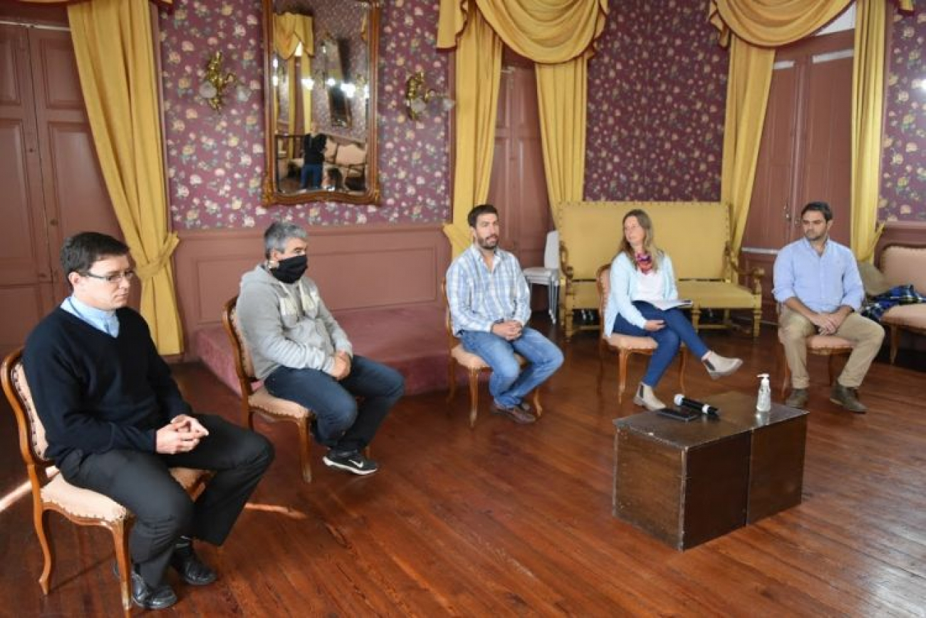 El Municipio e instituciones de la ciudad pusieron en marcha el programa "Mayores en casa"