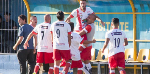 LUJÁN VISITA A EXCURSIONISTAS POR EL PASE A CUARTOS DE FINAL