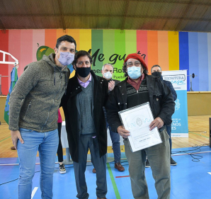 Acto de entrega de escrituras sociales en el Polideportivo Municipal de Rodríguez