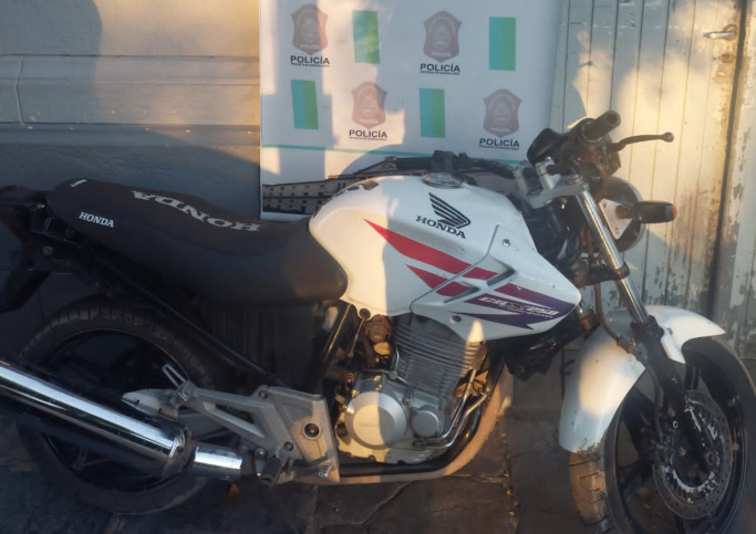 Corrían picadas con motos robadas: fueron arrestados