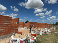 Suipacha: El sueño sigue adelante, avanza la construcción de 10 viviendas