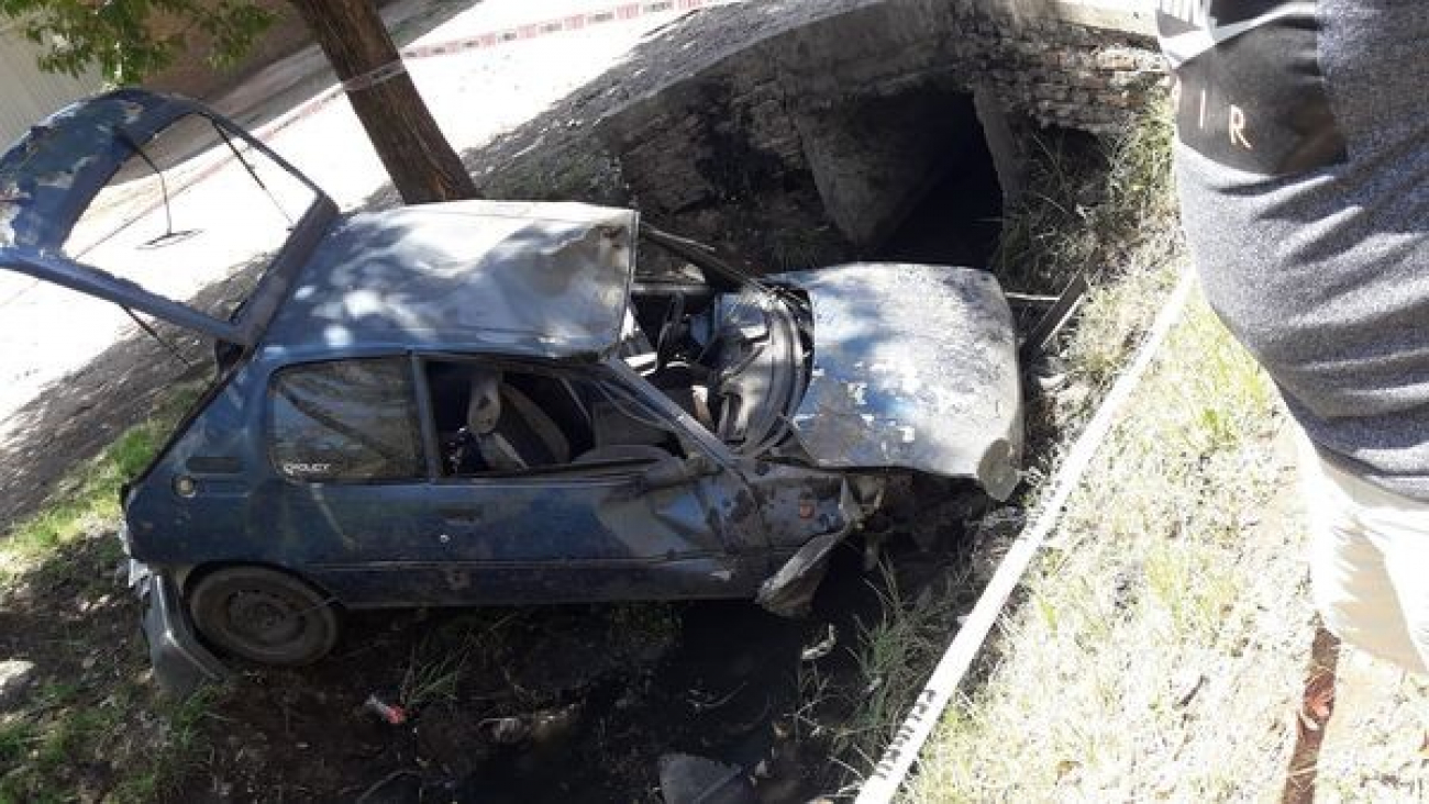 Un auto terminó contra una zanja en la Ruta 24