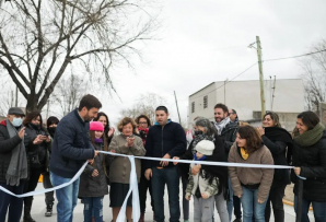 Inauguran pavimento y remodelación de plaza en Barrio Mitre