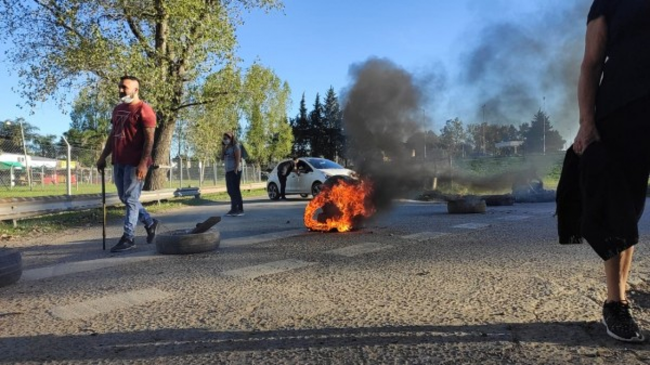 Vecinos de Altos de San Joaquín cortaron Colectora Norte para reclamar por seguridad