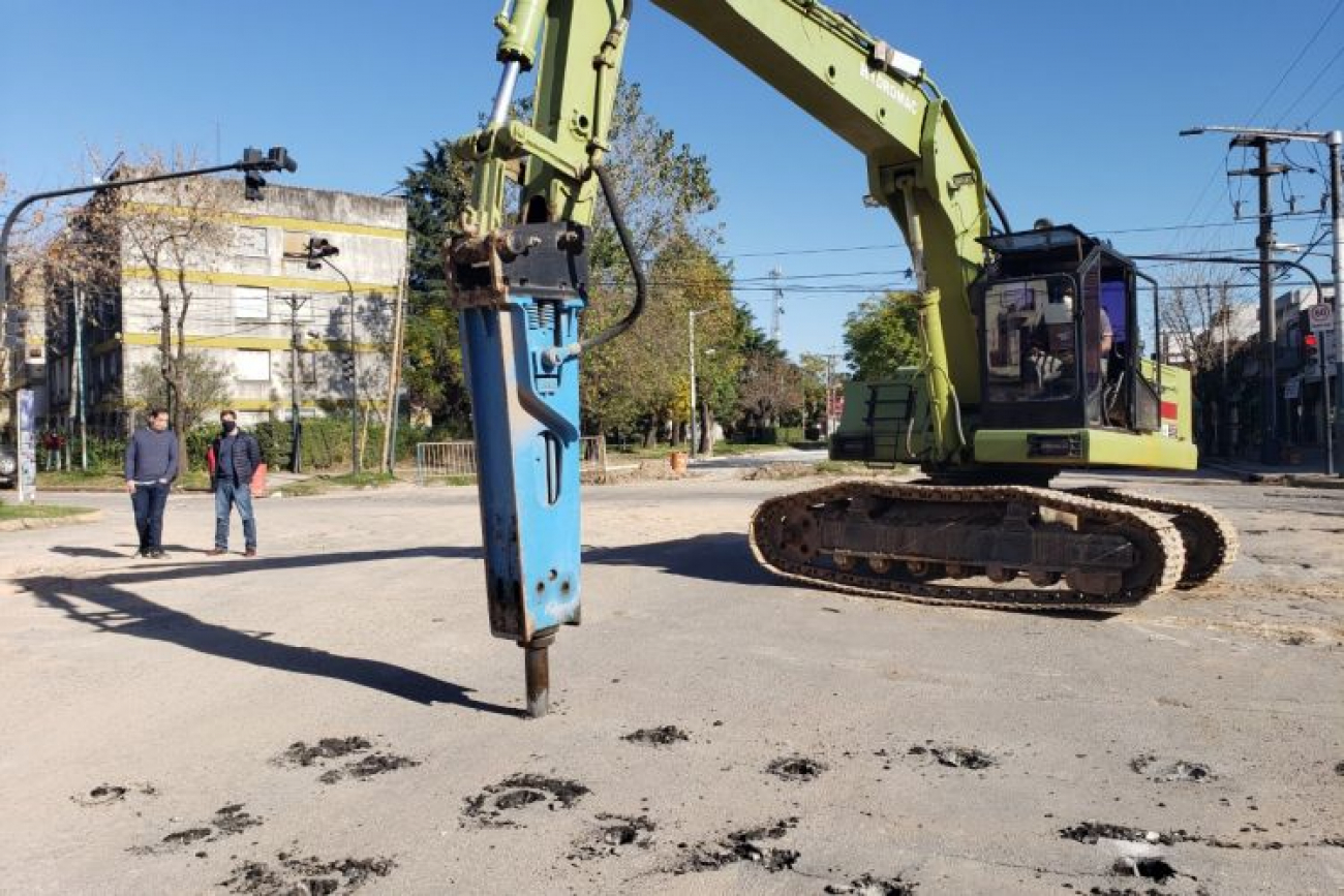 El Estado Nacional cumple con su compromiso y comienza la etapa final de la Avenida 2