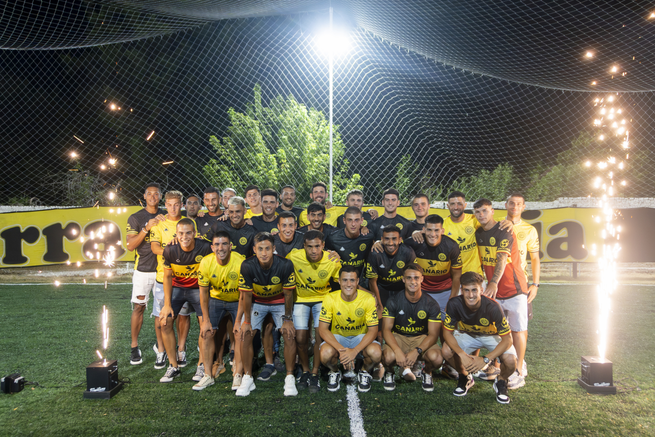 El Club Flandria vibró con la presentación de su plantel