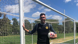 PREVIO AL DEBUT, EL CANARIO INCORPORÓ UN ARQUERO
