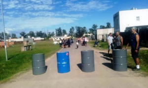 Vecinos del sector nuevo del Barrio Loreto cierran al paso vehicular calles por la inseguridad