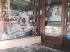 ROMPEN VIDRIERA Y ROBAN EN EL VÍDEO CLUB LIBRA