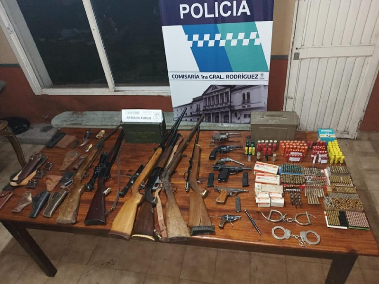 Allanaron un domicilio por violencia de género y detuvieron al acusado: tenía un arsenal en la casa