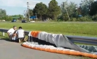 UN PARAPENTISTA CAYÓ Y FUE EMBESTIDO POR UN AUTO EN ACCESO OESTE