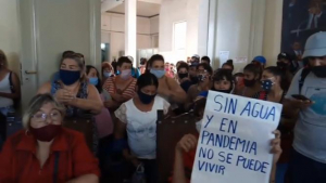 Sin agua y sin respuestas