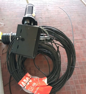 El Municipio clausuró dos obras clandestinas de cableado aéreo