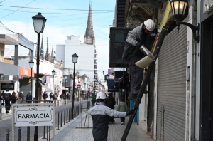 El Municipio de Luján y empresas de servicios avanzan con el retiro de cableado e instalaciones obsoletas en el centro