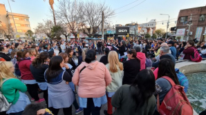 Tras denuncias de abuso, docentes marcharon al centro de la ciudad con múltiples reclamos