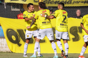 ¡Debut soñado para el Canario!: Flandria goleó a Brown de Adrogué