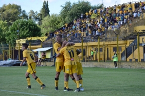 EN EL DEBUT DEL "LOBO", FLANDRIA JUGÓ BIEN Y VOLVIÓ A LA VICTORIA
