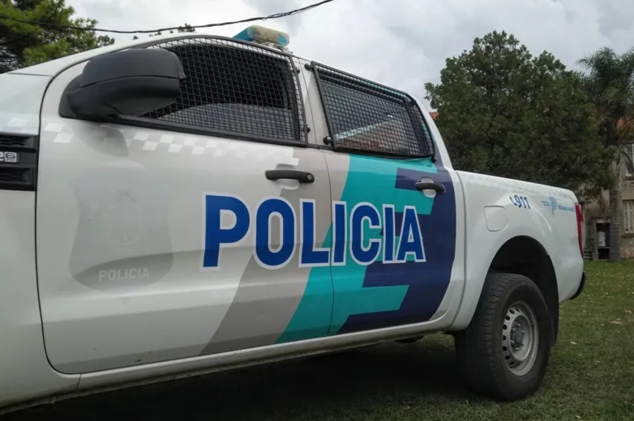 Giles: forcejeo, maniatados e importante robo