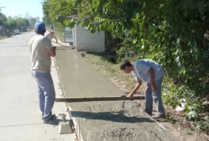 Construyen veredas en Gowland