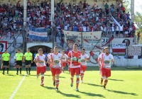 LUJÁN GANÓ Y SALIÓ DEL FONDO DE LA TABLA