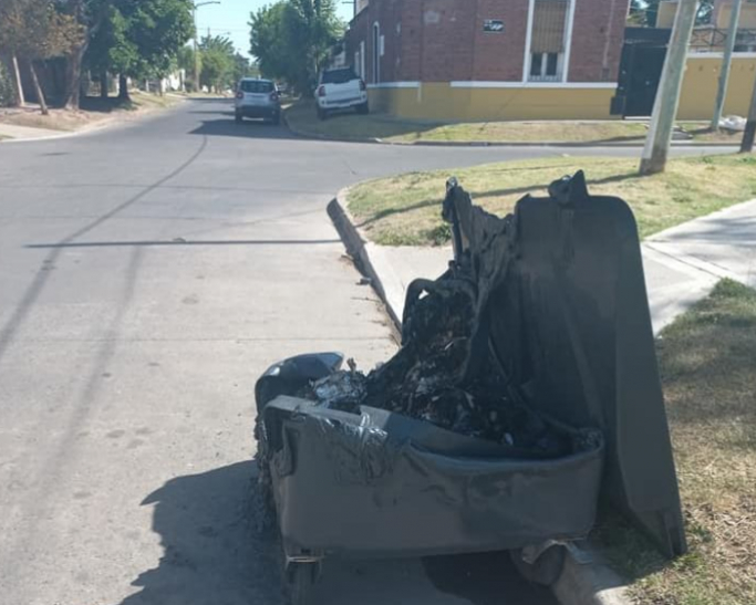 Prendieron fuego un contenedor en el San Cayetano