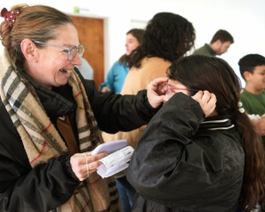 Mercedes: Entregaron 45 pares de anteojos a estudiantes de escuelas primarias
