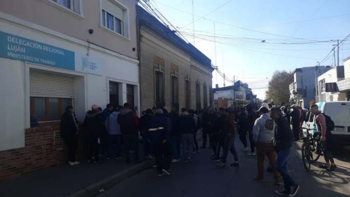 Despidieron a 45 trabajadores de un reconocido frigorífico