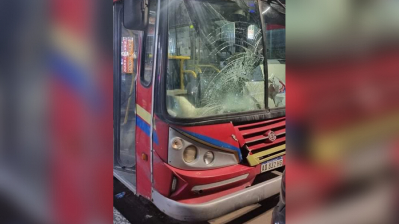 Joven ciclista quedó gravemente herido tras choque con un colectivo de La Perlita