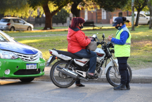 CONTINÚAN LOS OPERATIVOS DE CONTROL VEHICULAR EN LA PLAZOLETA ANTIGUA ESTACIÓN BASÍLICA