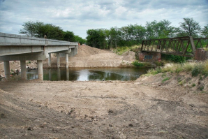 Obra del puente entre Goldney y Olivera en su etapa final