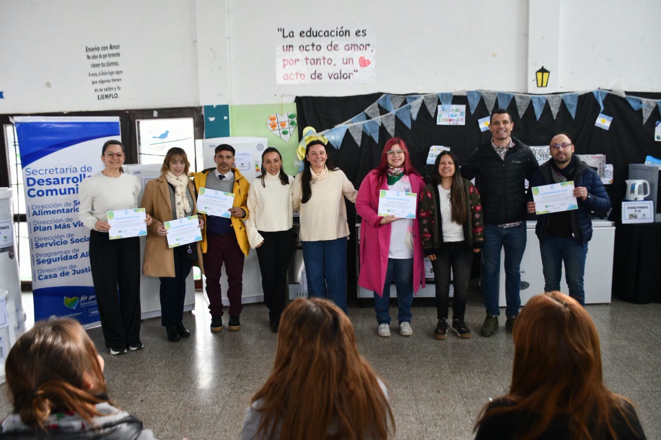 General Rodríguez: Entregaron equipamiento del SAE a 17 escuelas e instituciones educativas locales