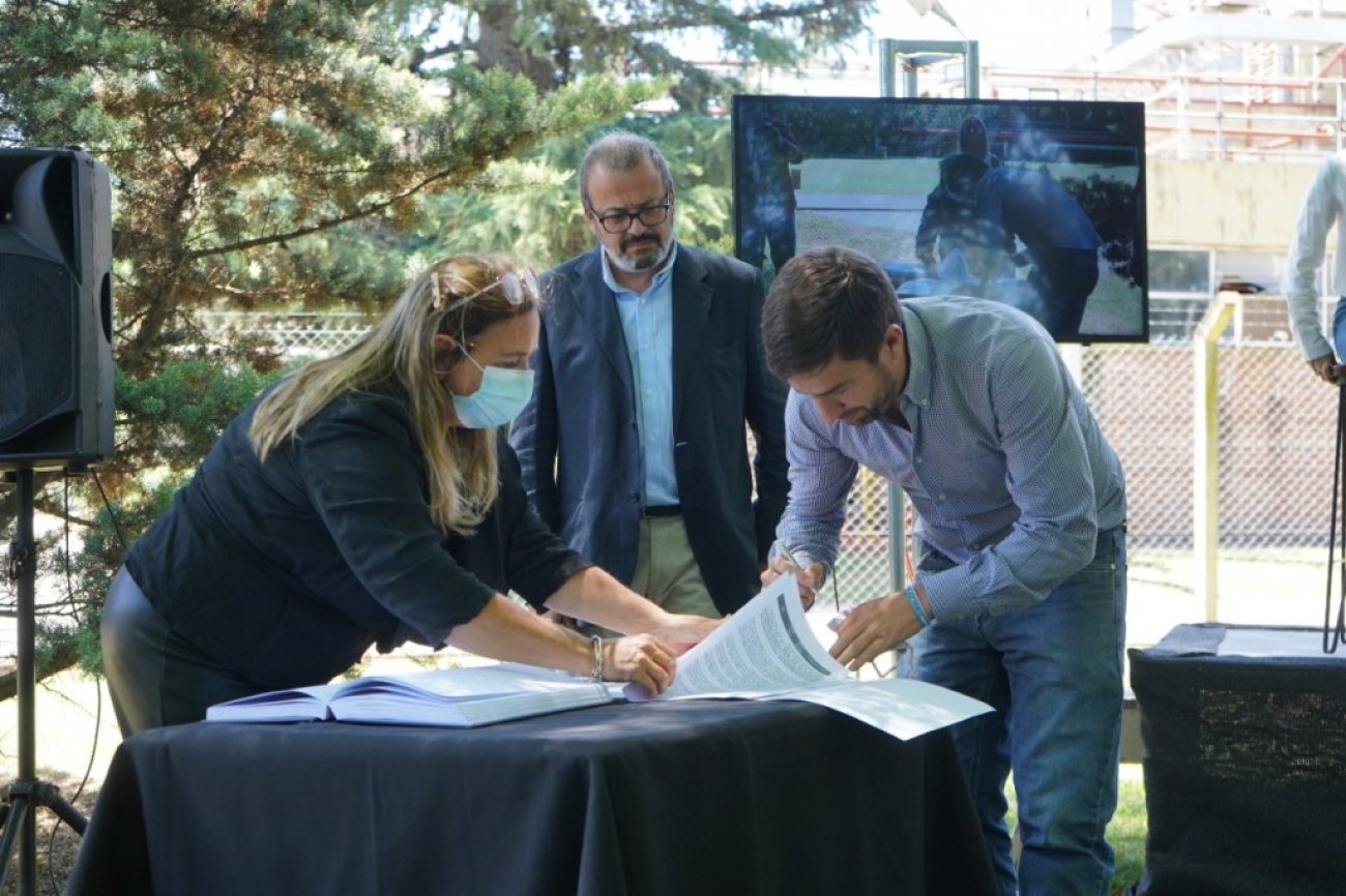 Histórico: municipio recupera el predio de la ex Dupont y firma su compra