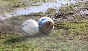 FUTBOL: ENTRE LA LLUVIA Y EL COVID