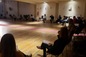 Reunión entre autoridades educativas y escuelas