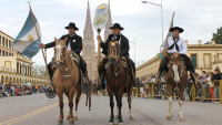 PEREGRINACIÓN GAUCHA : DESFILE Y MISA EN LUJÁN