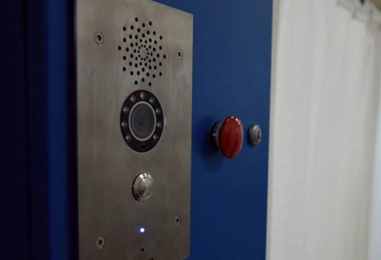 INSTALAN BOTÓN ANTIPÁNICO EN EL HOSPITAL DE LUJÁN