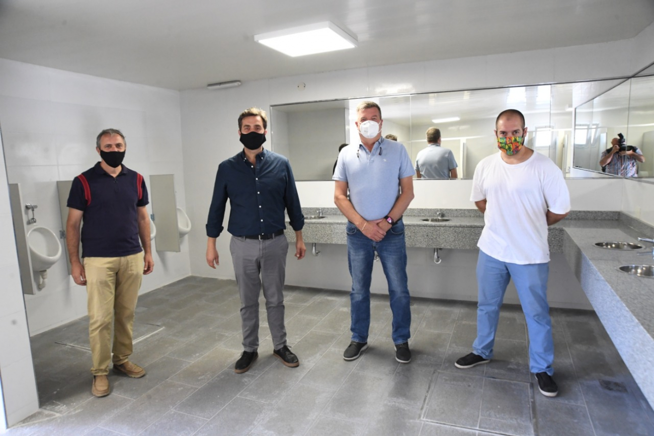 El Intendente inauguró los nuevos baños de la Terminal