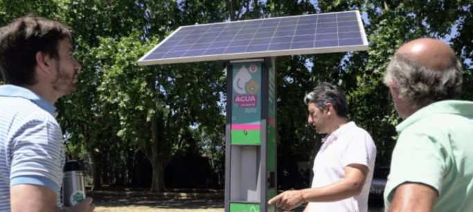 Estaciones materas alimentadas por energía solar revolucionan espacios públicos de Mercedes