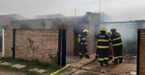 Terrible incendio destruyó gran parte de una vivienda en Suipacha