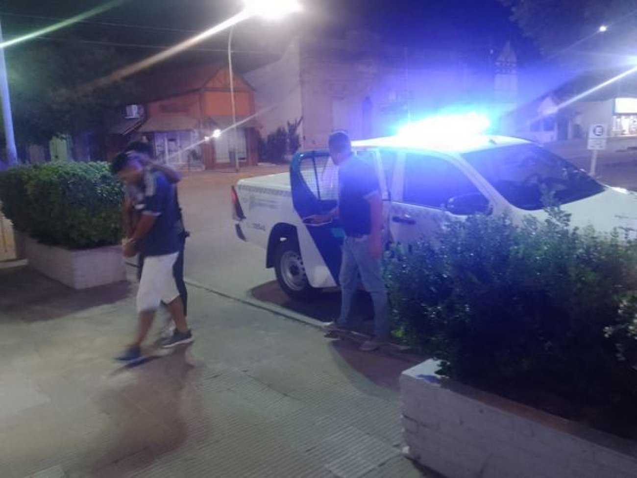 Detienen a un hombre por robo de ruedas en Suipacha