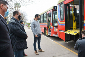 SUMARON DOS COLECTIVOS ADAPTADOS PARA PERSONAS CON DISCAPACIDAD A LOS RECORRIDOS DE LOS HOSPITALES VICENTE LÓPEZ  Y SOMMER