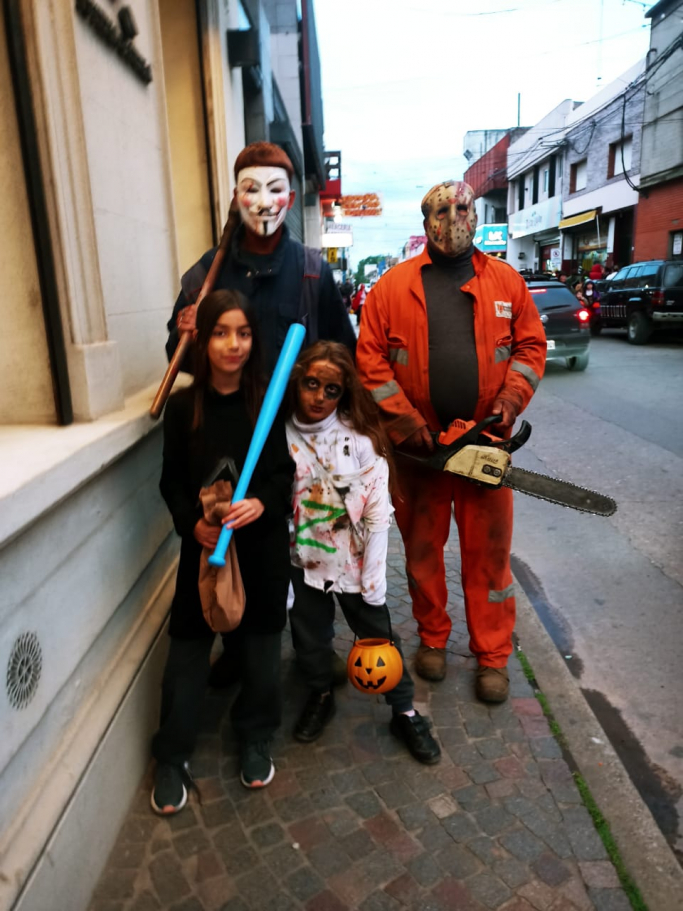 Halloween se sintió en las calles de Luján
