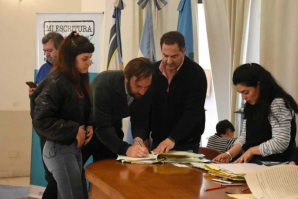 Suipacha: familias acceden al título de propiedad de sus hogares